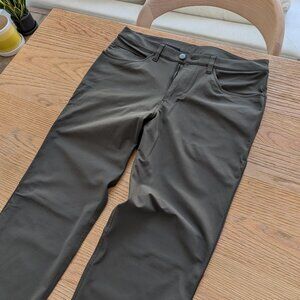 Lululemon ABC pant Classic - color: dark olive